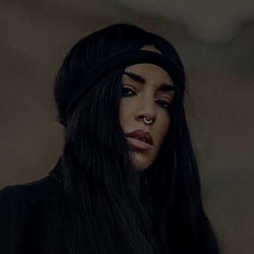 Under Ytan (+ Photos) - generic-profilepicture-loreen-uy-final-ac.png