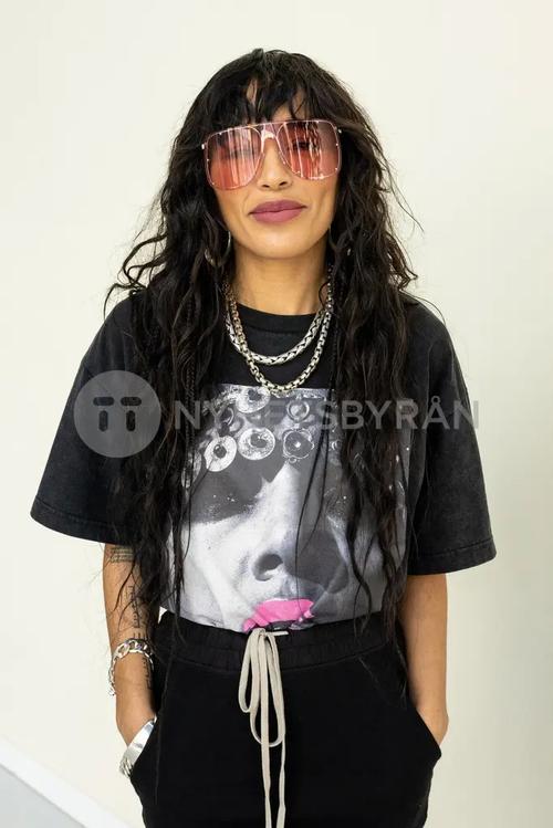 15 - April - Eurovision in Concert, Netherlands - sdl6qBlmR52J8I_WatermarkPreview.jpg