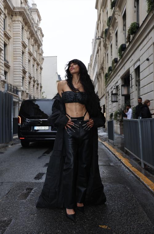 04 - October - Paris Fashion Week - VETEMENTS Womenswear SS 2026 (Almira Kho) - VET-PFW-2.png