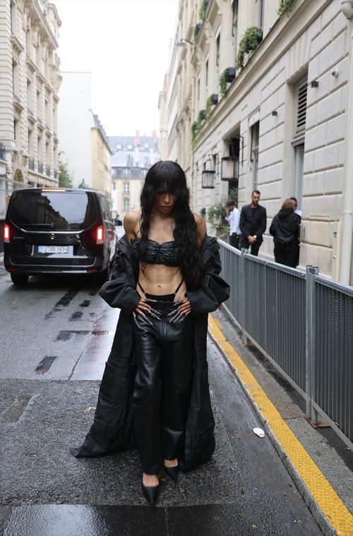 04 - October - Paris Fashion Week - VETEMENTS Womenswear SS 2026 (Almira Kho) - VET-PFW-5.png