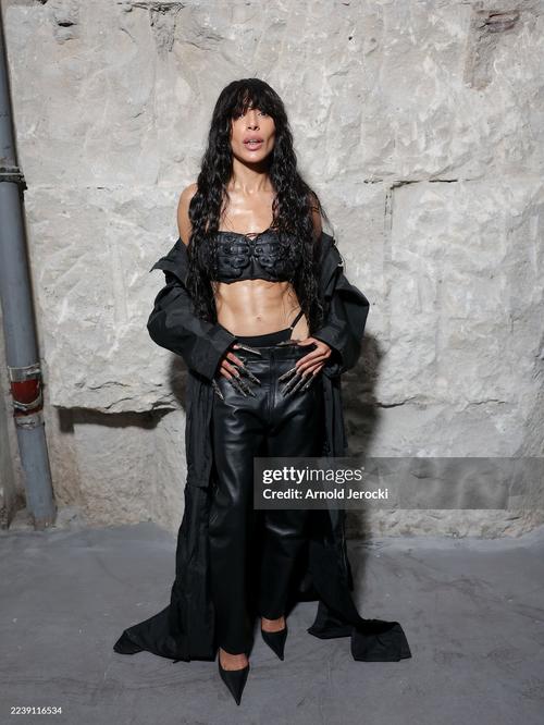 04 - October - Paris Fashion Week - VETEMENTS Womenswear SS 2026 (Pierre Suu) - gettyimages-2239116534-2048x2048.jpg