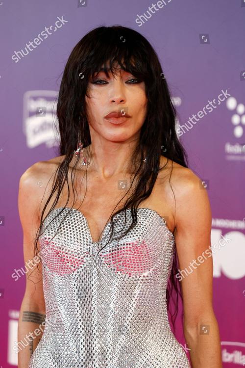 28 - March - Cadena 100 (Spain) (Jesus Briones) - loreen-posing-silver-strapless-dress-during-photocall-1500w-16806901a.jpg