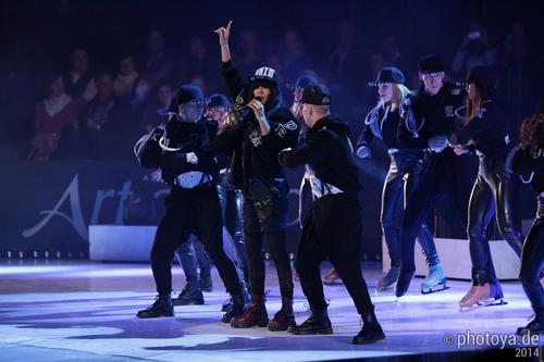 02 - March - Art On Ice - Zurich, Switzerland - NfxsrtoPJJ4.jpg