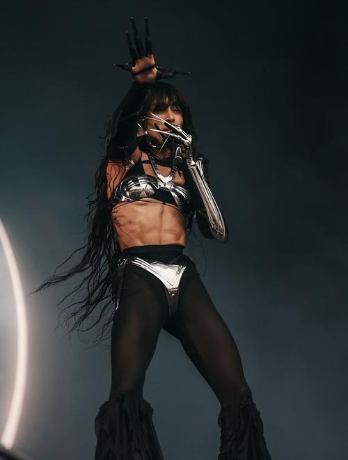 30 - May - Orange Warsaw Festival (Oliwia Siwicka for Radio Zet) - SnapInsta.to_502255583_18487382017065871_5592421345389952968_n.jpg