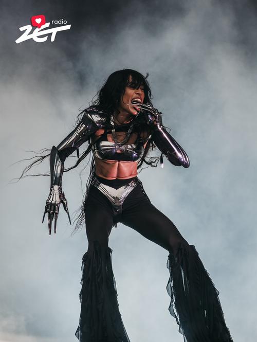 30 - May - Orange Warsaw Festival (Oliwia Siwicka for Radio Zet) - SnapInsta.to_502287513_18487381921065871_5321199243915105423_n.jpg