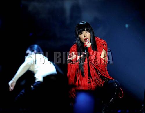 Performance - 377_012090.jpg