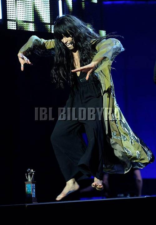 Performance - 377_037253.jpg