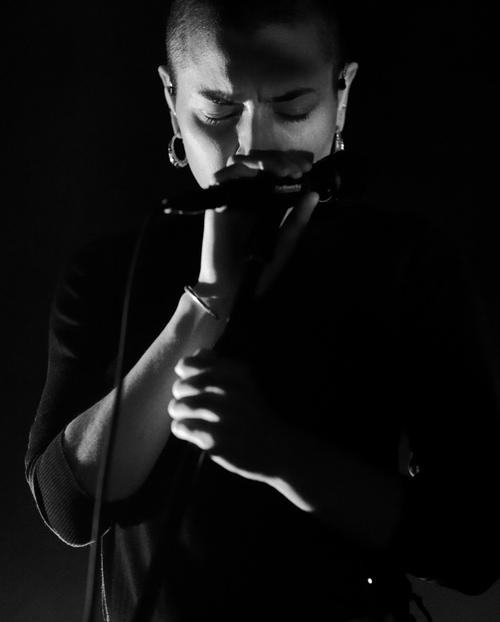 27 - November - Secret concert at Vasateatern, Sweden (© Johan Lindeberg) - 24332410_1945221075727925_1529888138476912640_n.jpg