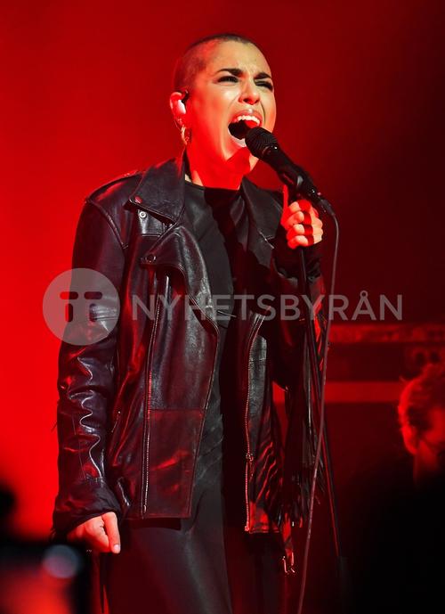27 - November - Secret concert at Vasateatern, Sweden - sdlFl7xsJh0EU4_WatermarkPreview.jpg