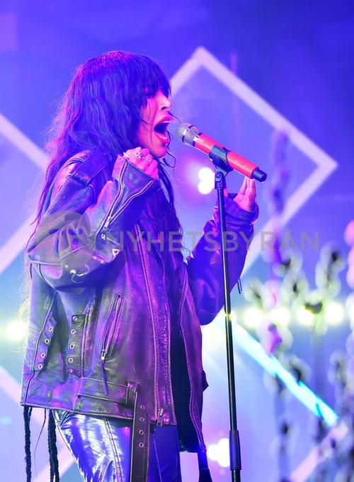 10 - March - Sverige samlas och hjälper, Sweden - sdlJQWf5qMuTqg_WatermarkPreview.jpg