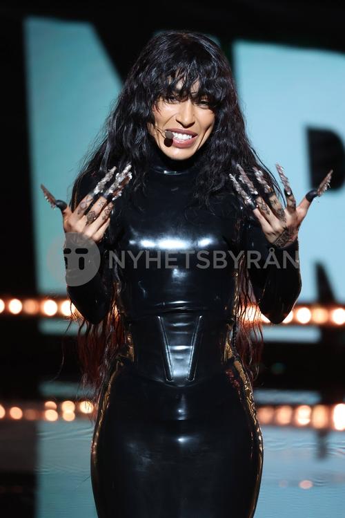 10 - November - Live NRJ Music Awards, France - sdlADQj7ikia10_WatermarkPreview.jpg