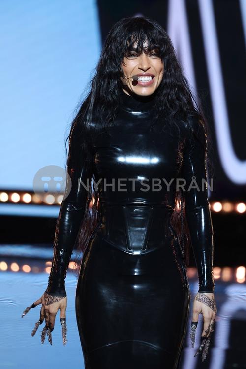 10 - November - Live NRJ Music Awards, France - sdlJmmm5vRCV9k_WatermarkPreview.jpg