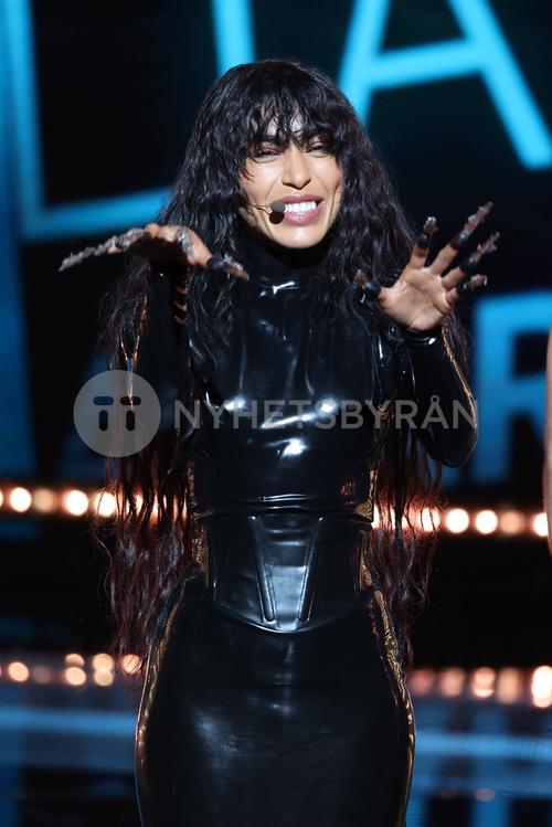 10 - November - Live NRJ Music Awards, France - sdlNXEQ4ugJMPs_WatermarkPreview.jpg