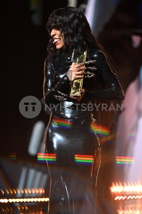 10 - November - Live NRJ Music Awards, France - sdlV--feOErn-o_WatermarkPreview.jpg