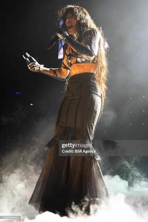 12 - December - Het Grote Songfestivalfeest 2024 (Silas Tahapary) - gettyimages-2189396965-2048x2048.jpg