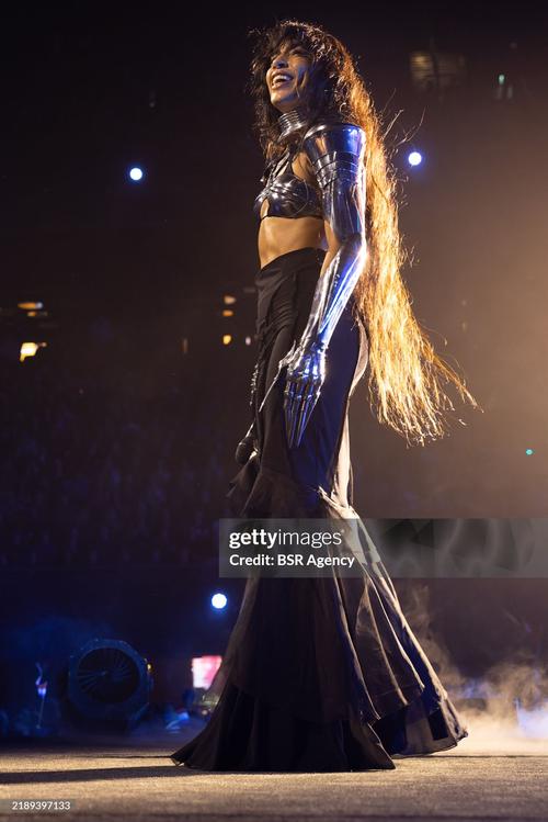 12 - December - Het Grote Songfestivalfeest 2024 (Silas Tahapary) - gettyimages-2189397133-2048x2048.jpg