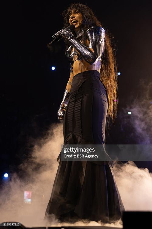 12 - December - Het Grote Songfestivalfeest 2024 (Silas Tahapary) - gettyimages-2189397213-2048x2048.jpg