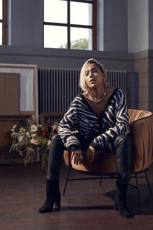 Ellos Photoshoot - b95796d477cc1d8a_org.jpg