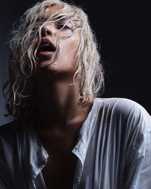 Johan Lindeberg - 61387052_136397307513373_5916456525228390271_n.jpg