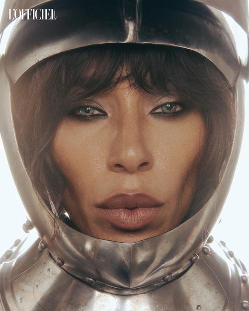 L'Officiel UK (Almira Kho)